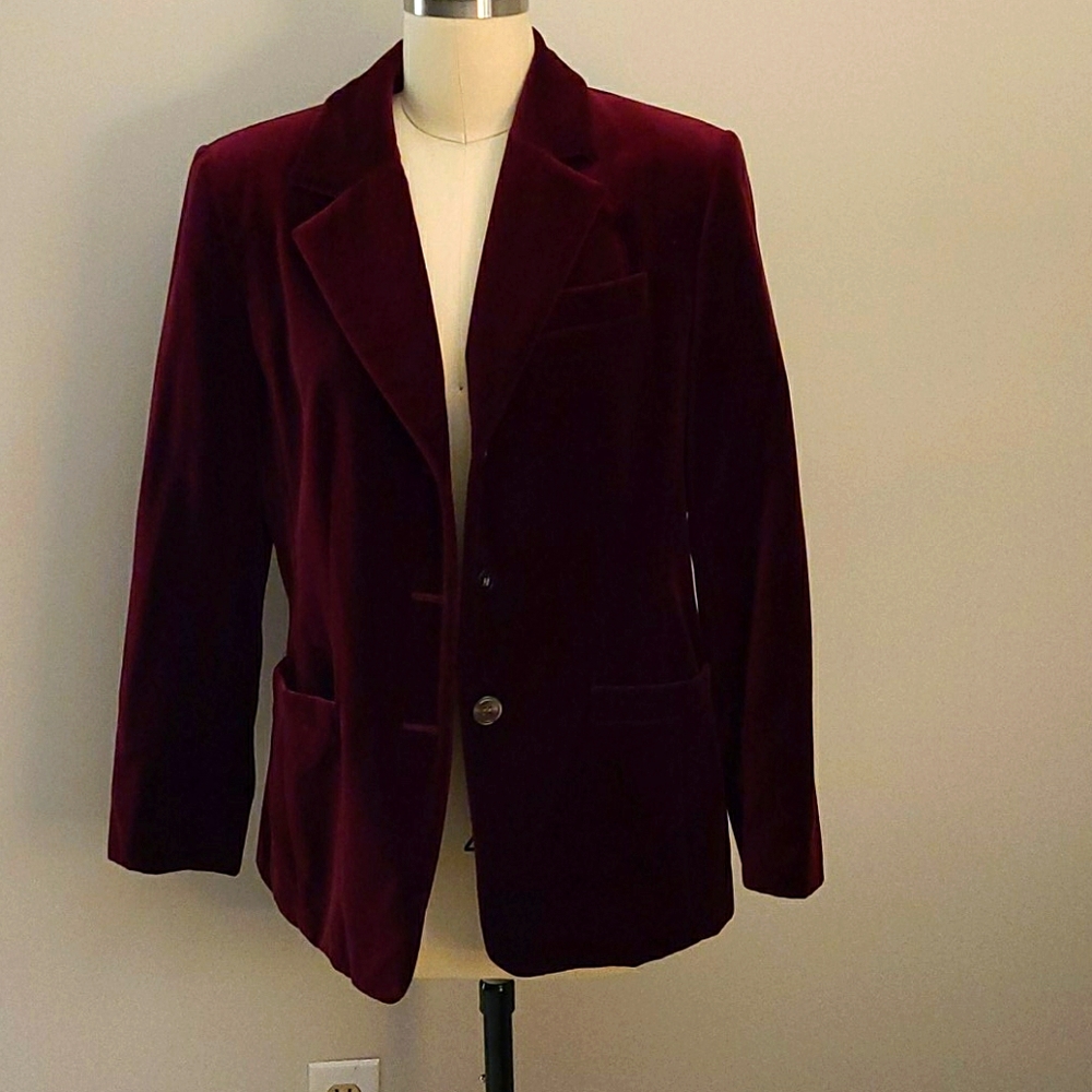 Burgundy velvet blazer with pearlescent buttons